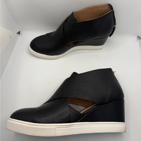 Paolo Linea black  Leather Wedge Sneakers with side cutouts sz 7.5 - Picture 3 of 8